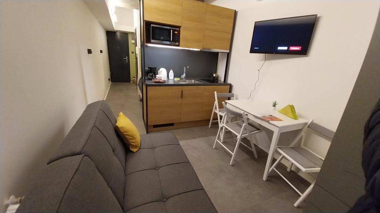 Peaceful Basement Apartment With Terrace & Free Gym Budapest Exterior foto